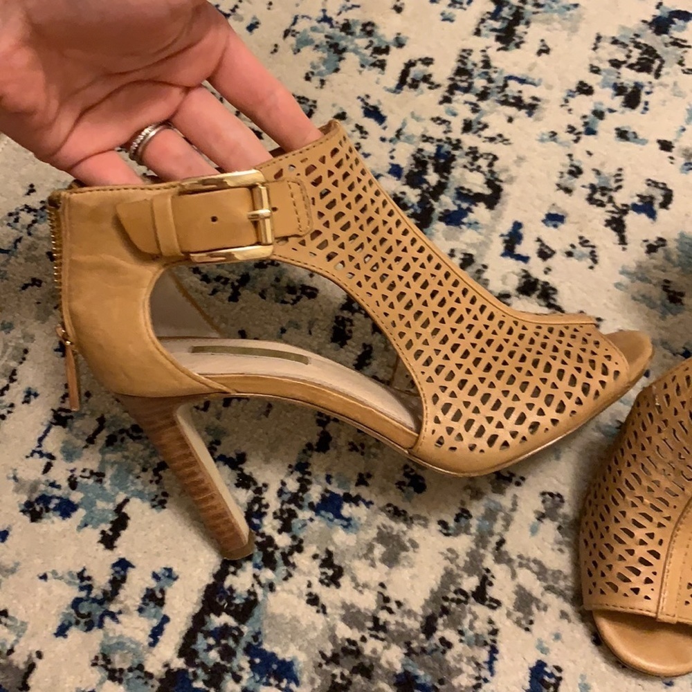 Gorgeous Leather Heels 6.5 - Picture 3 of 5